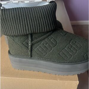 Ugg classic mini platform felted boot foresr night